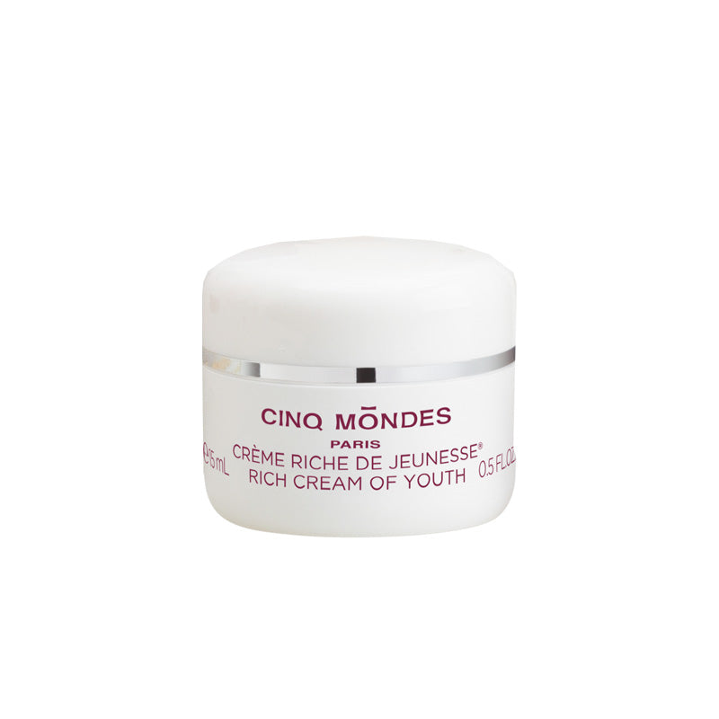 Daily facial moisturizer effectively fights against the appearance of wrinkles and loss of firmness.